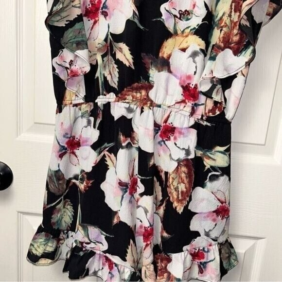 Umgee Black Floral V-Neck Surplice Ruffle short Sleeve Shorts Romper Size Medium - Picture 6 of 9
